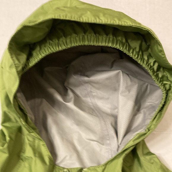 Patagonia rain jacket, boys size 12 - Picture 3 of 10